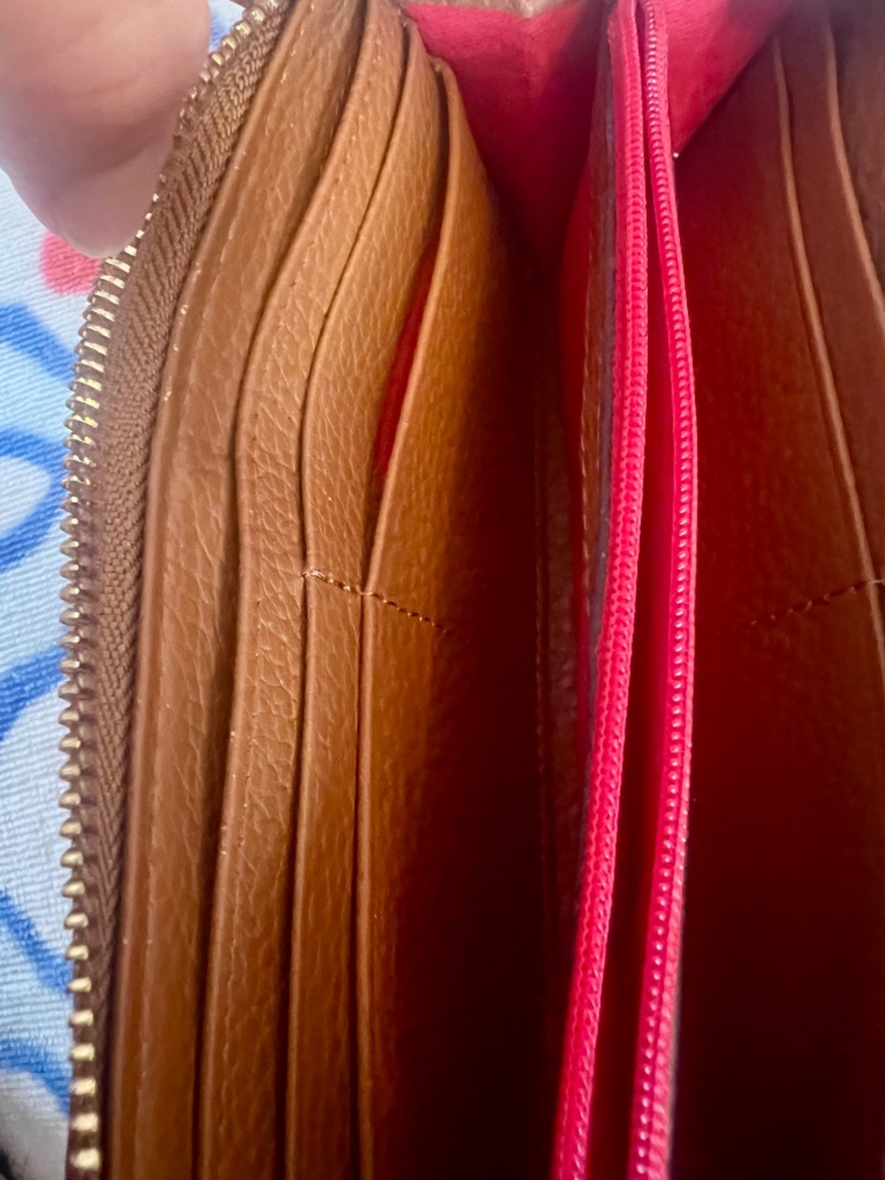 Like new Dooney & Bourke brown leather wallet - Picture 6 of 16